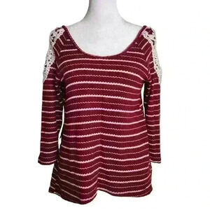 Almost Famous women's cold shoulder 3/4 sleeve red and white knit top medium